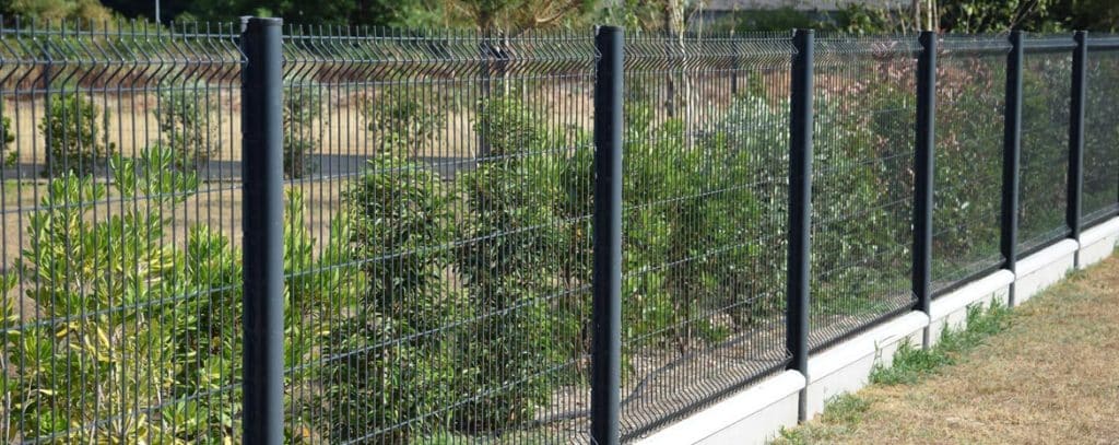 quel est le tarif d'une pose de clôture rigide avec soubassement en béton