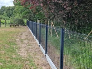 tarif pose clôture rigide avec soubassement béton